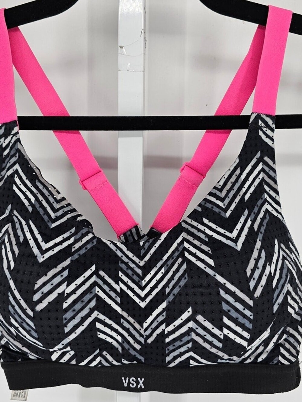 VSX Victorias Secret Womens Sz 32C Sports Bra Gray Chevron Print